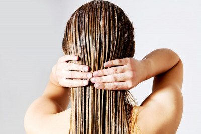 Tips Rawat Rambut di Tengah Cuaca Panas